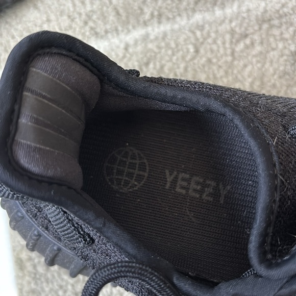 Yeezy size 6 onyx  worn once - Picture 2 of 4